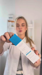 Carelika Silk Hydra Renew Cleansing Powder – powder-to-foam texture demonstration