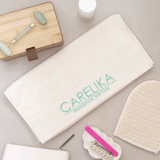 Carelika hand towel 40x80cm, soft cotton fabric, professional skin care accessories, perfect for drying hands and face.