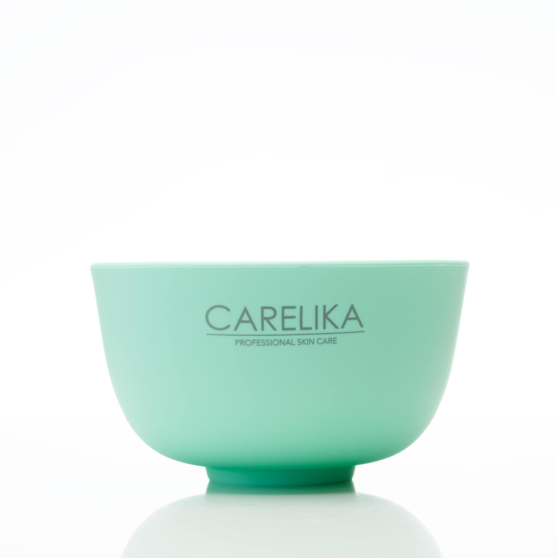 Carelika silicone mask mixing bowl in green, 550ml capacity, perfect for easy and efficient beauty mask preparation.