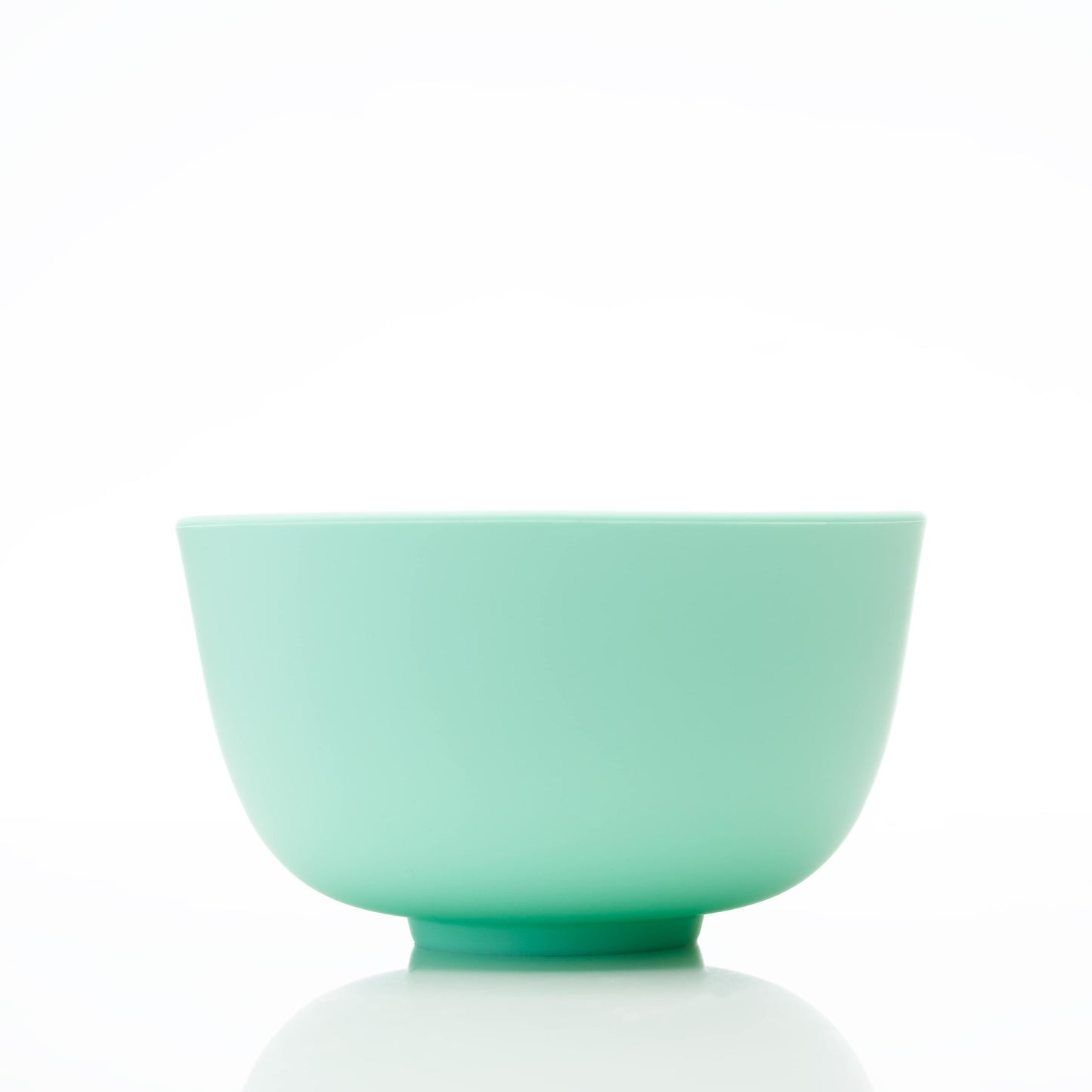 Carelika silicone mask mixing bowl in green, 550ml capacity, perfect for easy and efficient beauty mask preparation.