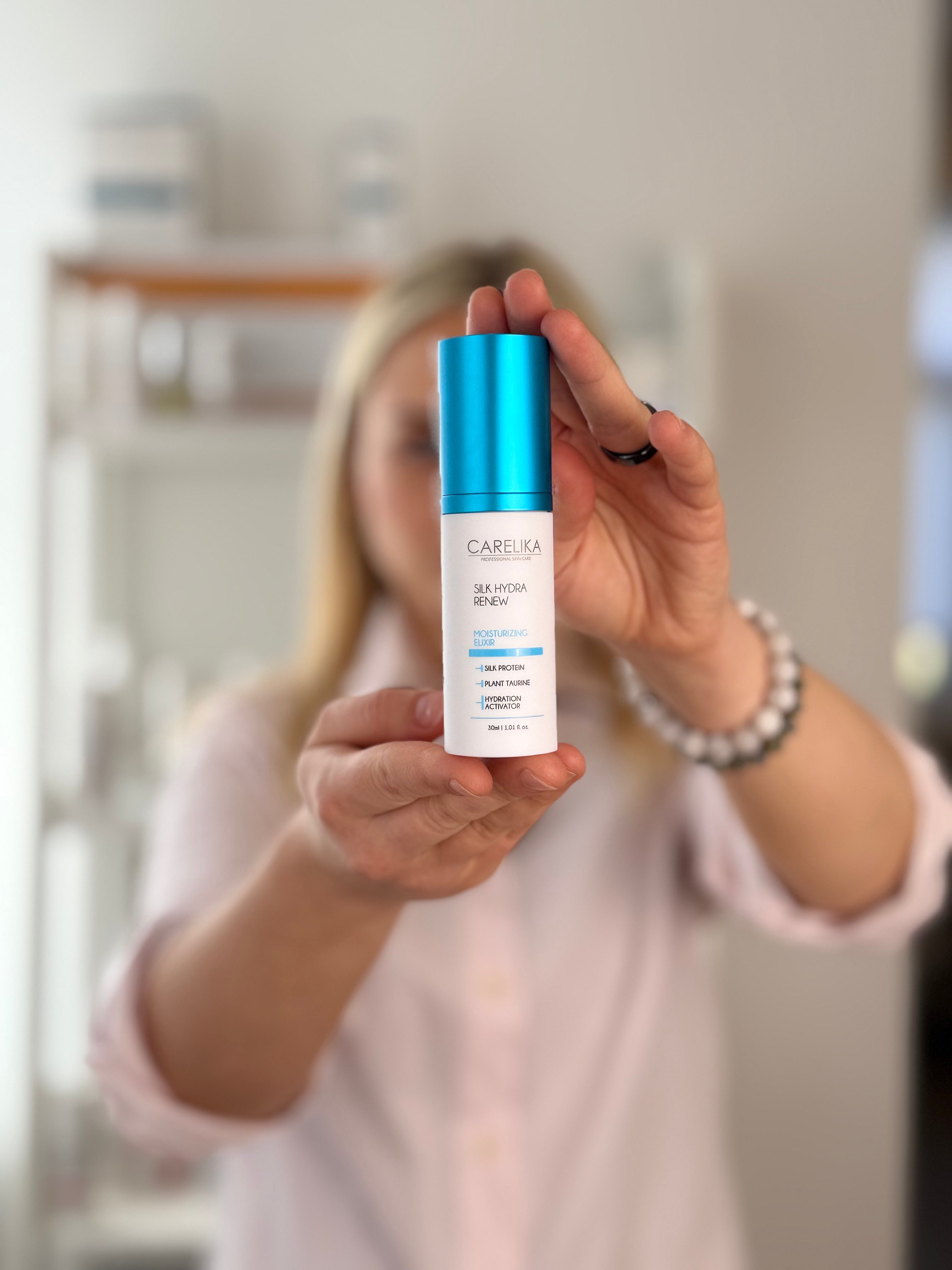 Carelika Silk Hydra Renew Moisturizing Elixir – lifestyle product shot
