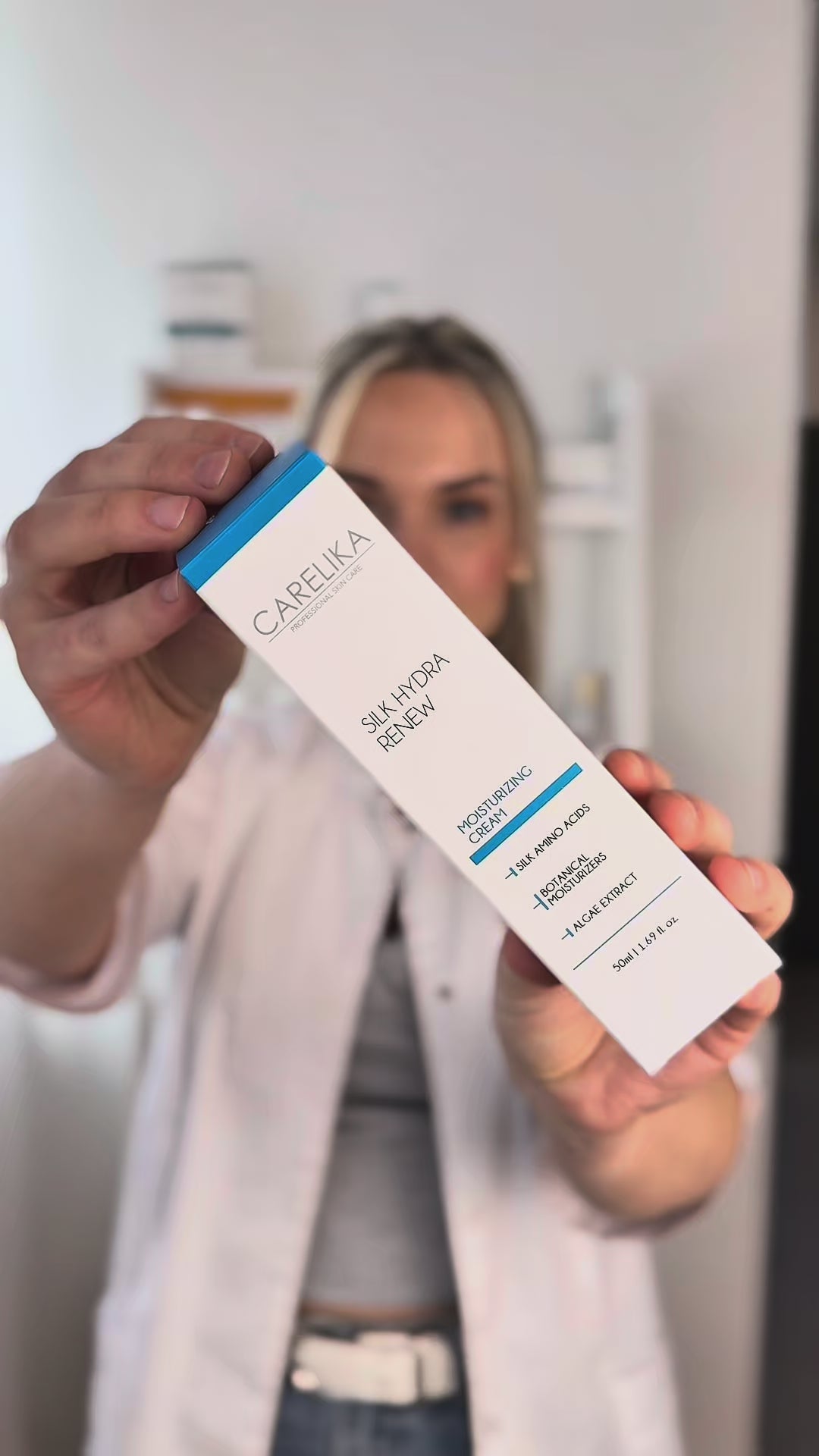 Carelika Silk Hydra Renew Moisturizing Cream – product video preview thumbnail